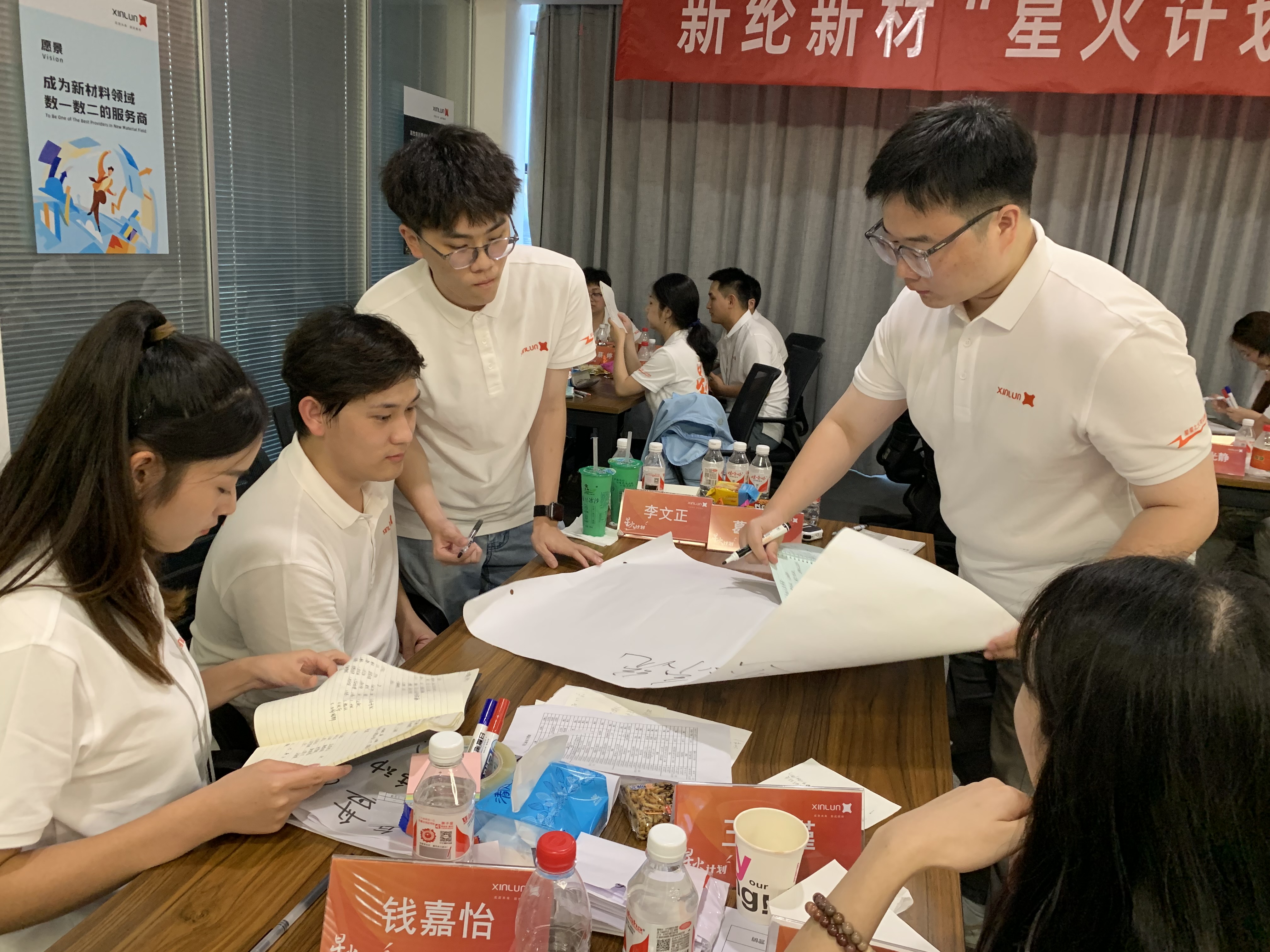 學生討論 (3).JPG